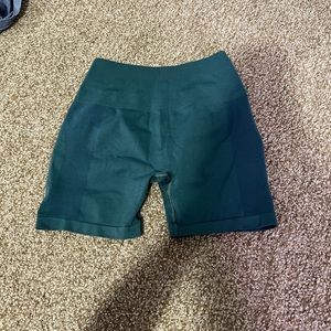 Alphalete amplify shorts 4.5”